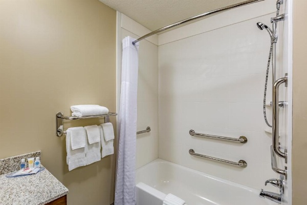 Comfort Inn Altoona-Des Moines image 18